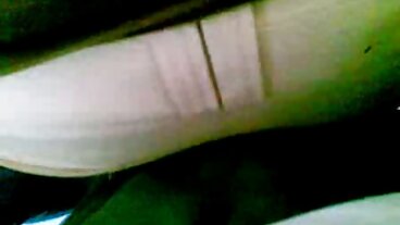 سکرو کے ساتھ سنواری ہوئی بلی کے ساتھ سینگ Adira رغبت کے Perv کے شہر