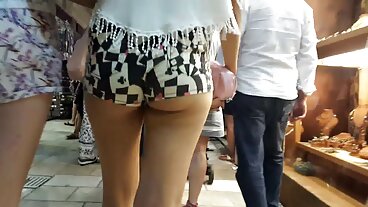 طویل ٹانگوں کے ساتھ بھاڑ میں جاؤ پرجوش نوجوانوں فلموں Kiara کول